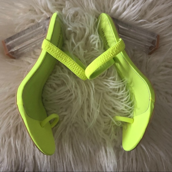 Cape Robbin Lime Green backless sandal - Picture 3 of 3